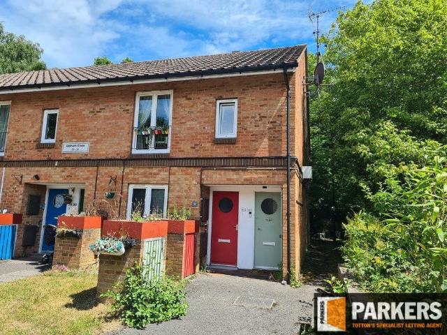 Flat for rent in Lordshill, City Of Southampton
