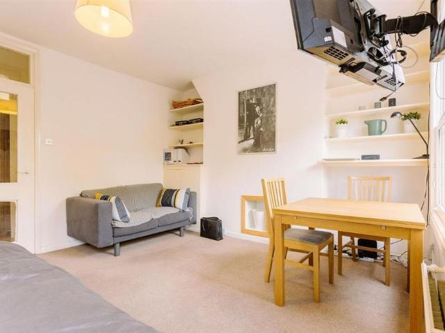Studio for rent in Stroud Green, Greater London
