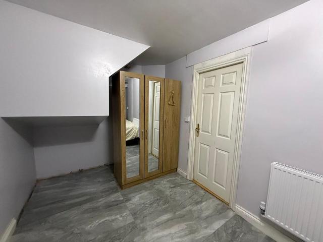 Flat for rent in Westwood Park, West Yorkshire