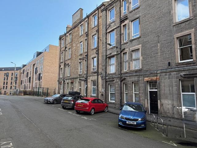 Flat for rent in Hillside, Leith