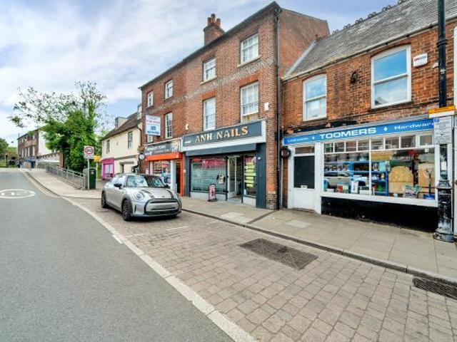Flat for rent in Enborne, West Berkshire