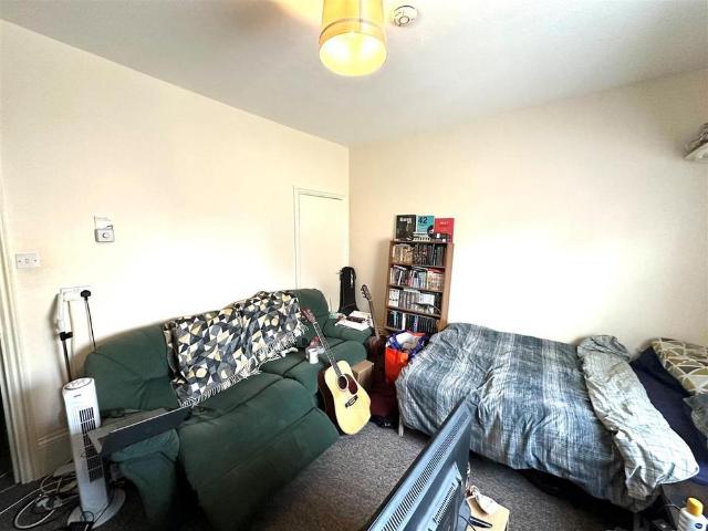 Apartment for rent in Southborough, Sandown Park