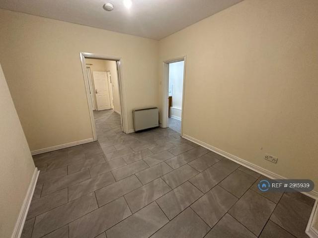 Flat for rent in Golden Valley, Gloucestershire
