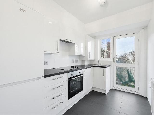 Flat for rent in Surbiton, Greater London