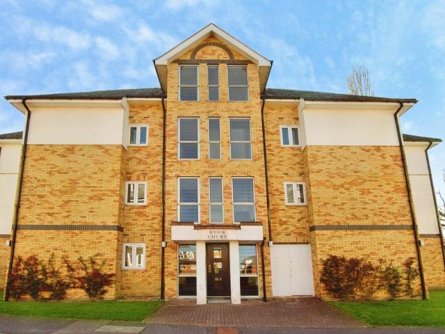 Flat for rent in St Albans, Five Acres