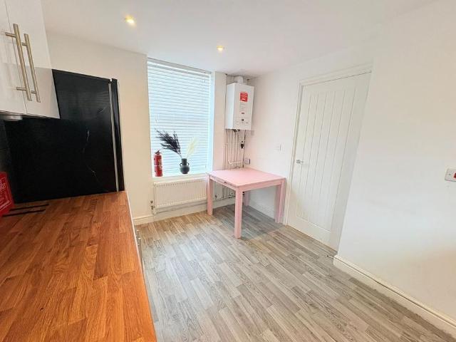 Apartment for rent in Nangreaves, Wales
