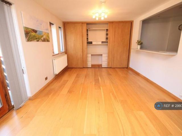 Apartment for rent in Jackmans Estate, King's Walden