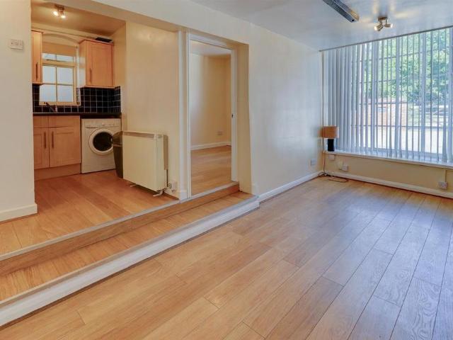 Apartment for rent in Ladyes Hills, Green Close