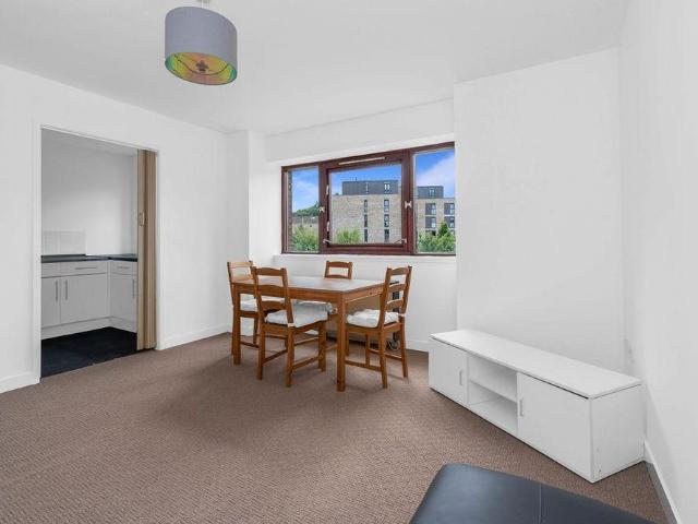 Apartment for rent in Hillside, Leith
