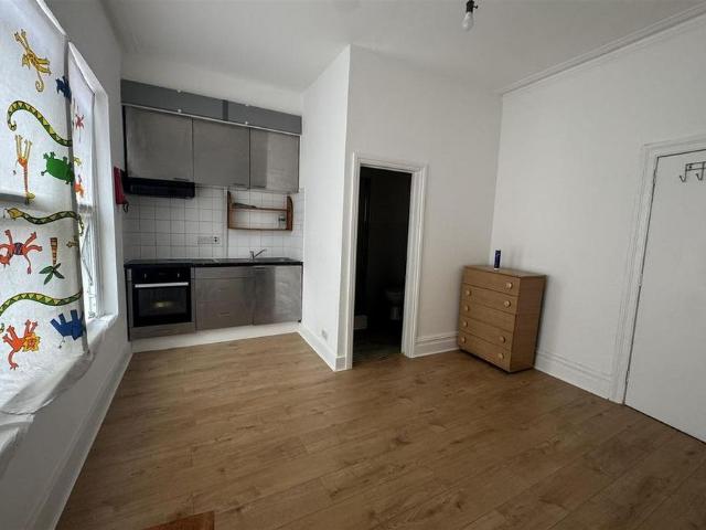 Apartment for rent in Wealdstone, Greater London