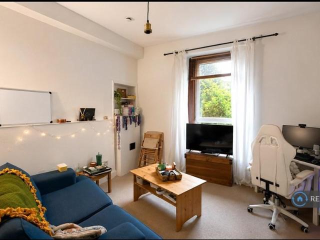 Flat for rent in Hillside, Leith