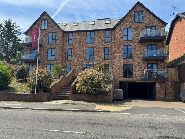 Flat for rent in Flackwell Heath, Buckinghamshire