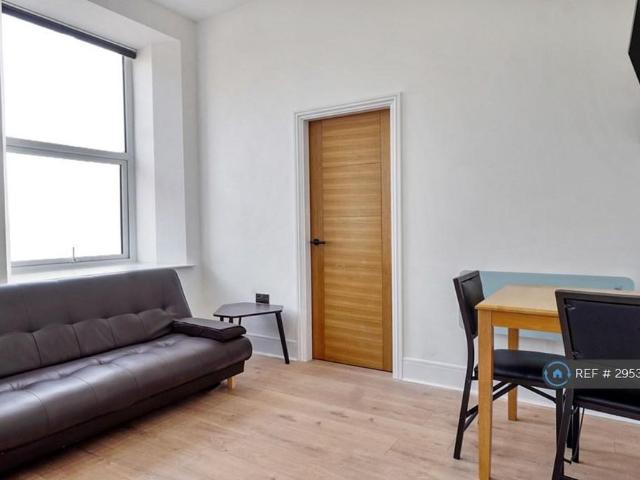 Apartment for rent in Bonegate, Brighouse