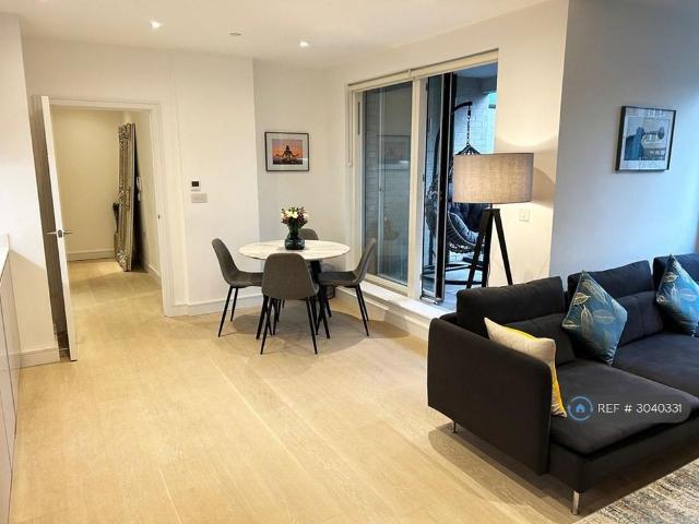 Apartment for rent in Brondesbury Park, Greater London