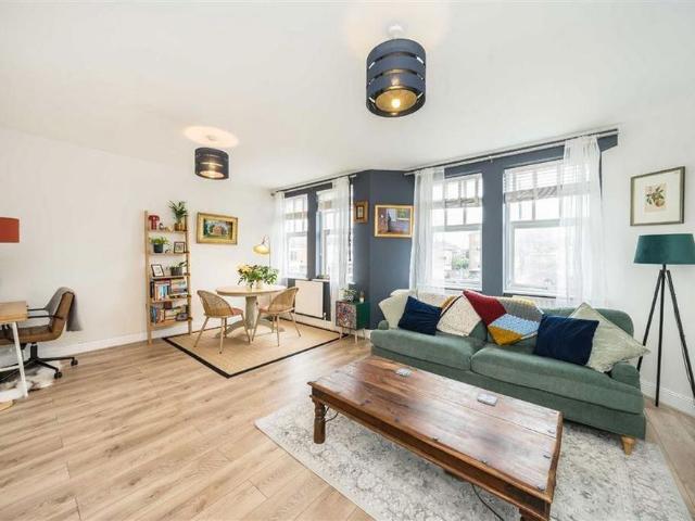 Apartment for rent in Mortlake, Greater London