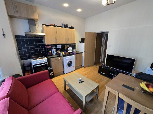 Flat for rent in Plasnewydd, Falcon Lodge