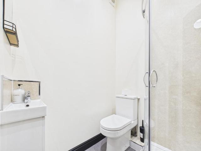 Apartment for rent in Bede Island, Old Wharf