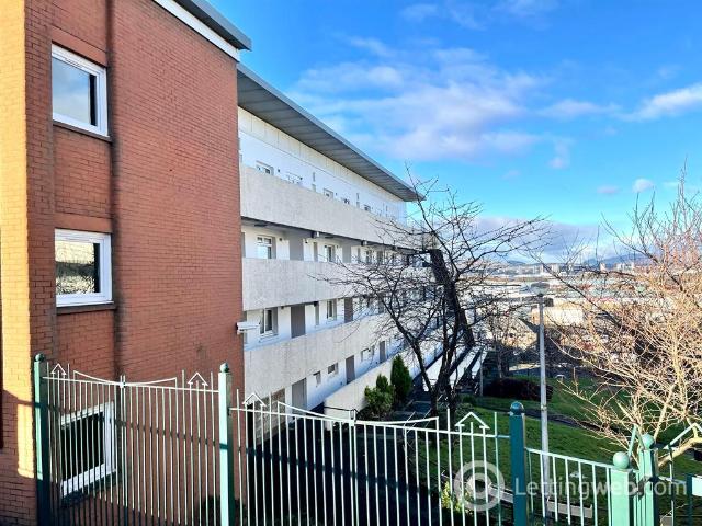 Apartment for rent in Hillington, Scotland