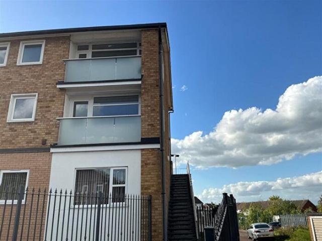 Apartment for rent in Overslade, New Bilton