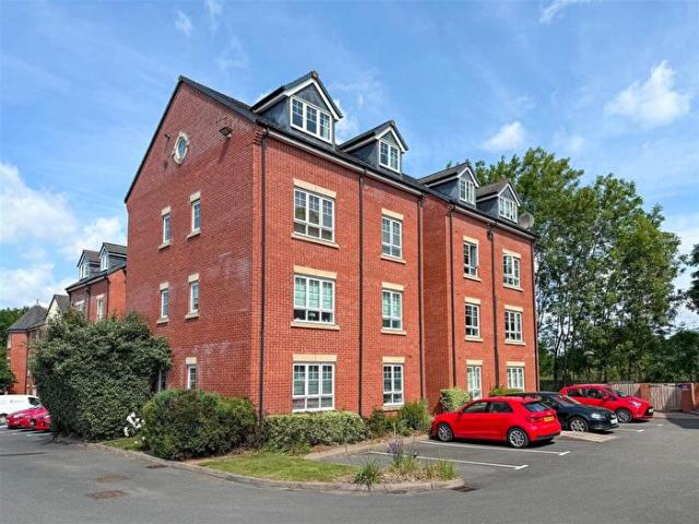 Apartment for rent in Woodloes Park, Green Close