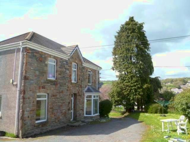 Apartment for rent in Pontyberem, Wales