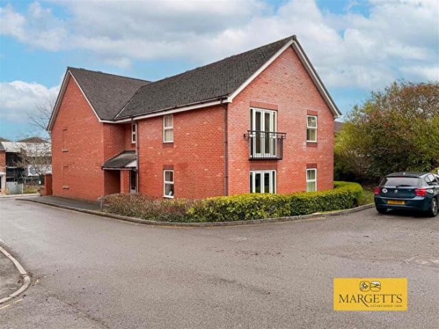 Apartment for rent in Woodloes Park, Green Close