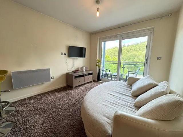 Apartment for rent in Pentre-chwyth, Swansea
