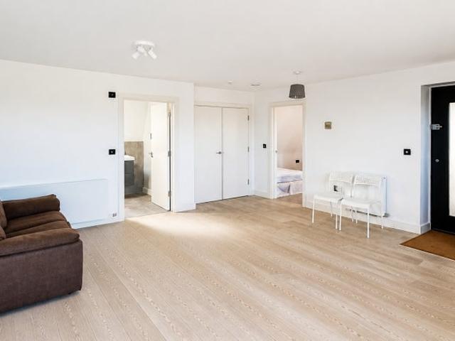 Apartment for rent in Blackhills, Surrey