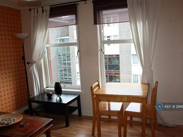 Apartment for rent in Shawmoss, Shawlands