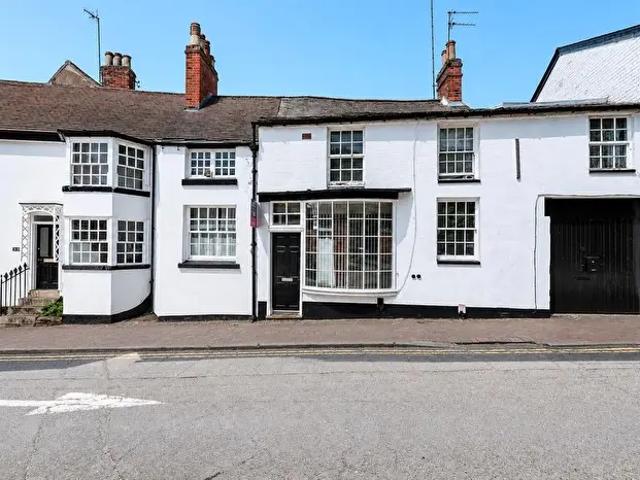 Apartment for rent in Abbey End, Green Close