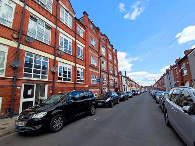 Apartment for rent in Spinney Hills, Old Wharf