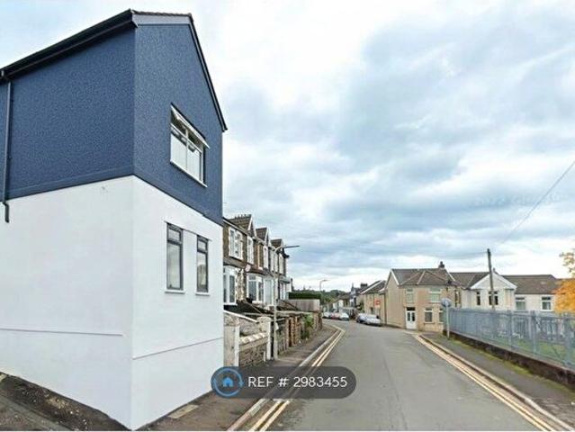 Apartment for rent in Treharris