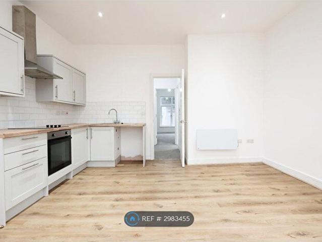 Apartment for rent in Treharris