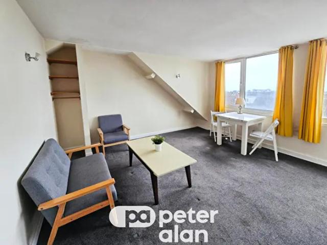 Apartment for rent in Cwmdu, Swansea