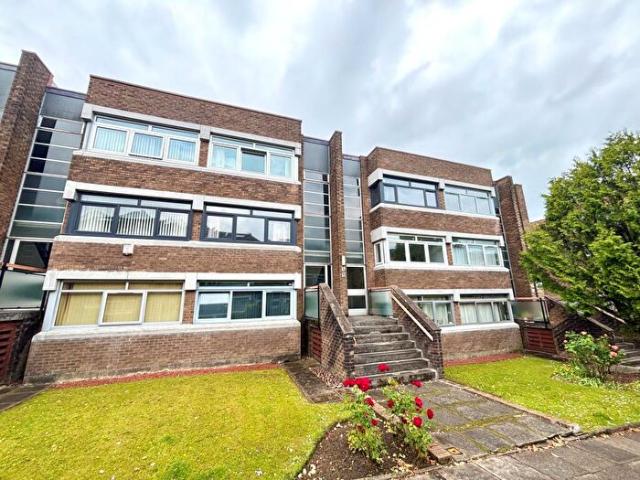Apartment for rent in Shawmoss, Langside
