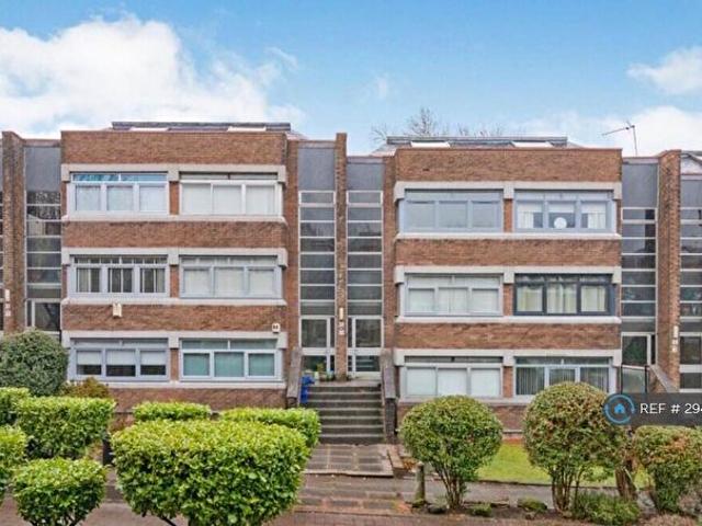 Apartment for rent in Shawmoss, Langside