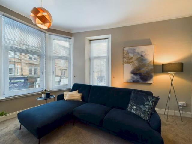 Apartment for rent in Shawmoss, Shawlands