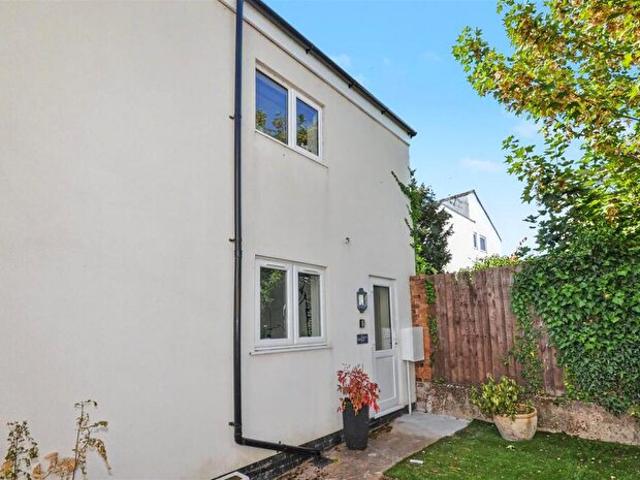 Apartment for rent in Sydenham, Green Close