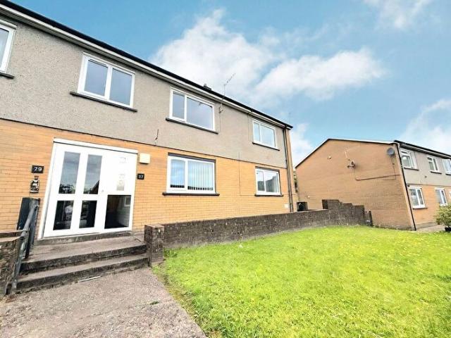 Apartment for rent in Cymmer, Wales