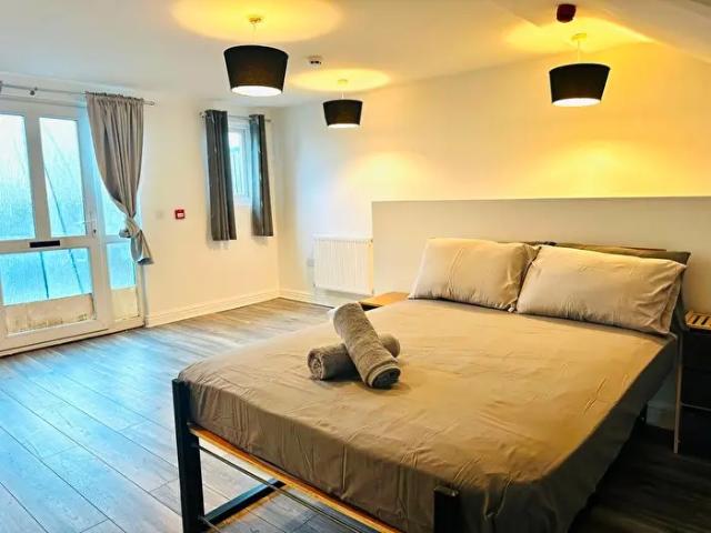 Apartment for rent in Mount Pleasant, Swansea