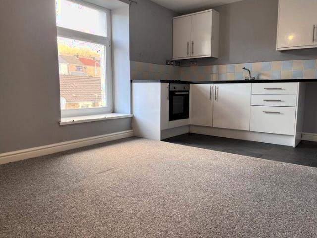 Apartment for rent in Plasmarl, Swansea