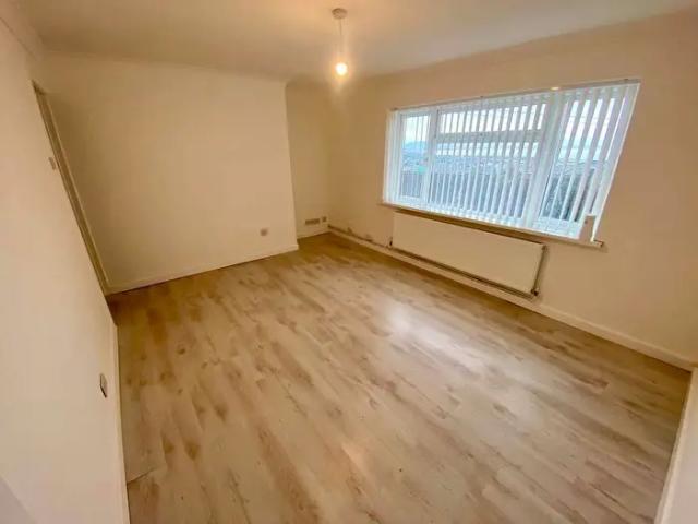 Apartment for rent in Mayhill, Swansea