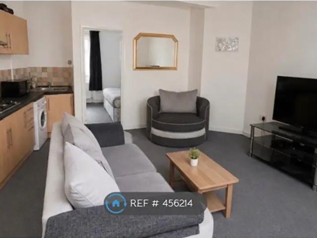 Apartment for rent in Pontycymer, Wales