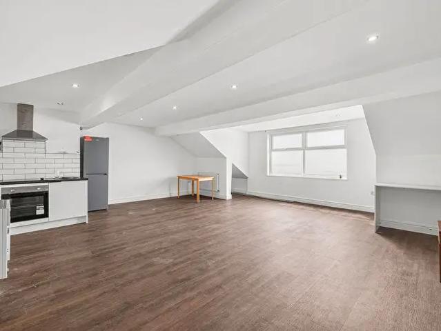 Apartment for rent in Cwmdu, Swansea