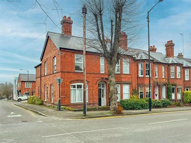 Apartment for rent in Abbey End, Green Close
