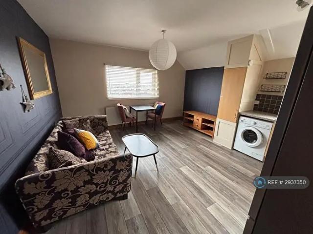 Apartment for rent in Nangreaves, Wales