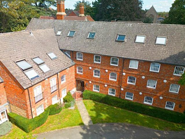 Apartment for rent in Caldecott, Dromore