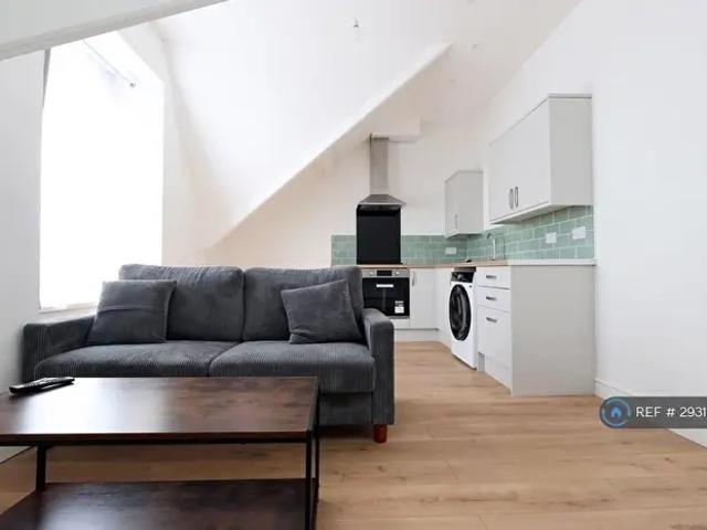 Apartment for rent in Nangreaves, Wales