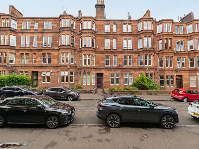 Apartment for rent in Shawmoss, Shawlands