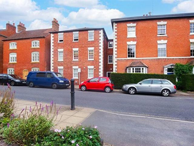 Apartment for rent in Cliff Hill, Green Close